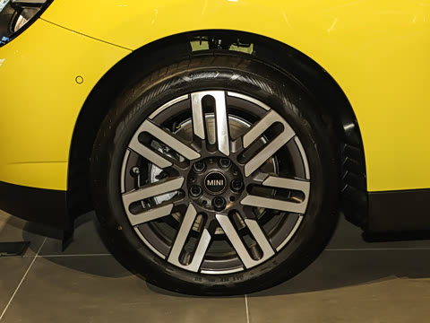 2026�� 466km COOPER E ������