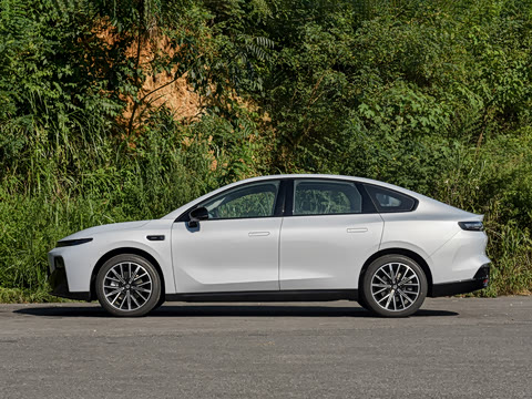 2027�� 590������