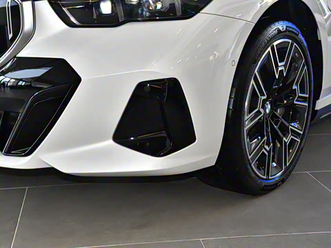 2026�� xDrive 50L M�˶���װ