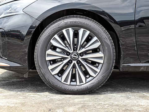 2025�� 2.0L SV �ڽ��