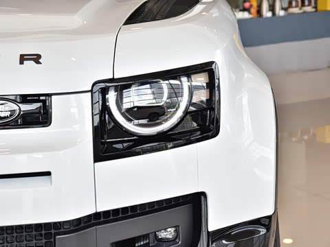 2026�� 110 3.0T P400 X-Dynamic HSE