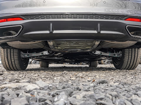 2026�� 200���������� 40 TFSI ����������