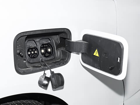 2026�� ���̰� 230����� 7��