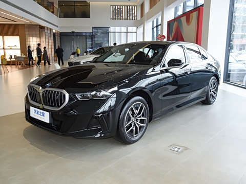 2026�� �Ŀ� eDrive 40L M�˶���װ