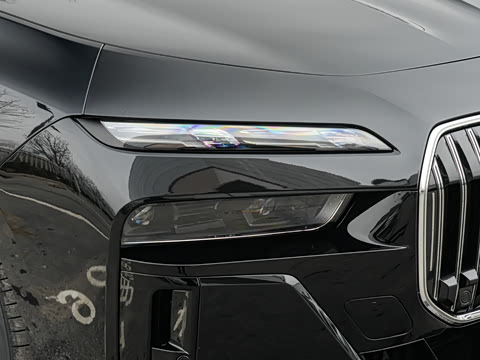 2026�� �Ŀ� 740Li ������ M�˶���װ