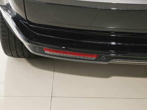 2026�� 3.0 L6 400PS SE�����