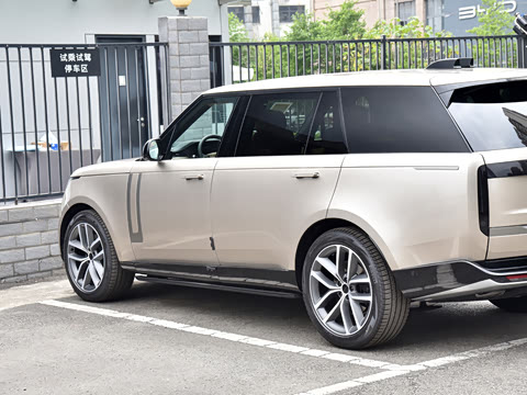 2026�� 3.0 L6 400PS HSE�����