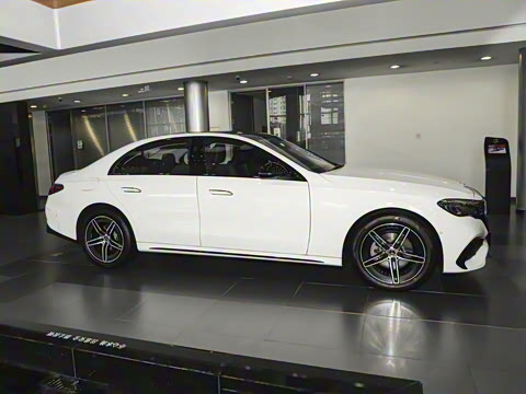 2025�� �Ŀ� E 260 �˶���