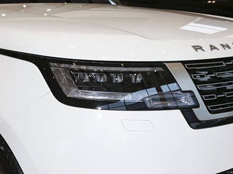 2026�� 3.0 L6 400PS SE�����