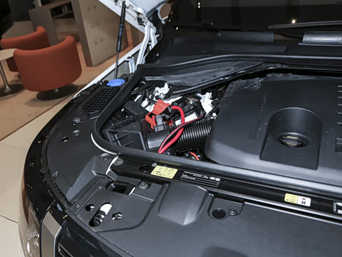 2026�� 3.0 L6 400PS SE�����