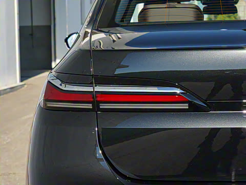 2026�� 735Li M�˶���װ