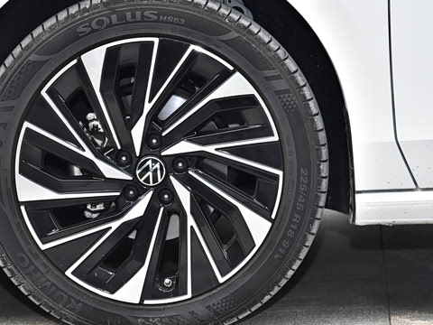 2026�� L 300TSI DSG ������