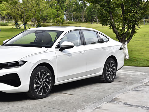 2026�� L 300TSI DSG ������