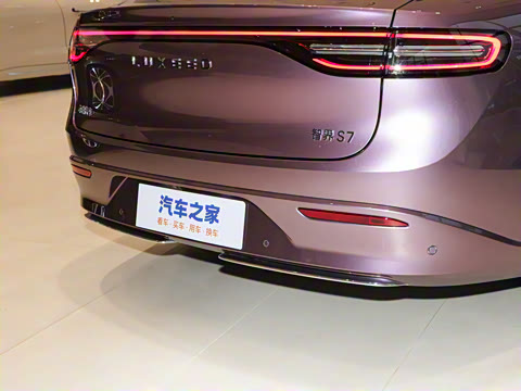 2025�� 703km Ultra�˶���