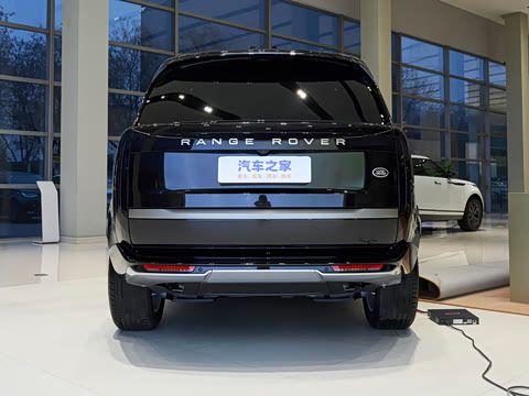 2026�� 3.0 L6 400PS SE�����