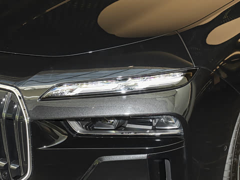 2026�� 740Li ������ M�˶���װ