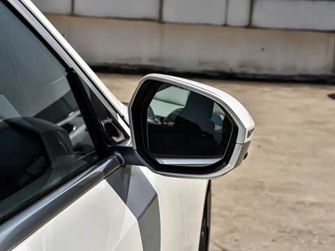 2026�� �Ŀ� eDrive 35L M�˶���װ