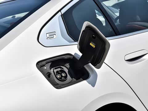 2026�� �Ŀ� eDrive 35L M�˶���װ