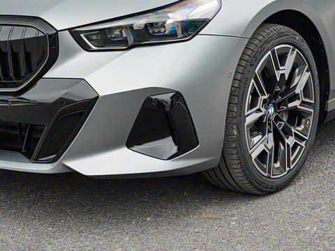 2026�� 530Li ������ M�˶���װ