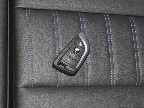 2026�� 225i M�˶���ҹ��װ