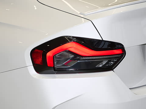 2026�� 225i M�˶���ҹ��װ