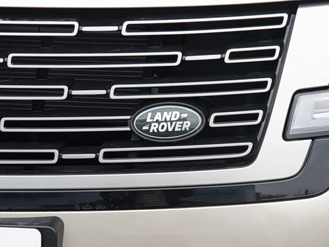 2026�� 3.0 L6 400PS SE�����