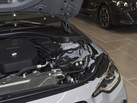 2026�� 225i M�˶���ҹ��װ