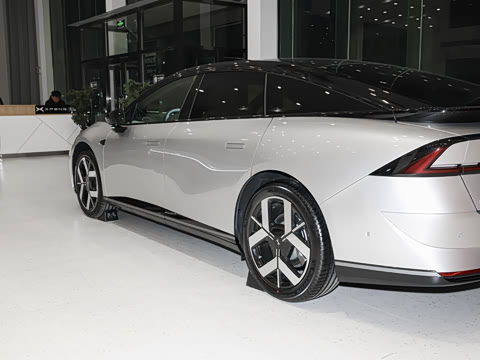 2026�� ���� 725 Max �콢��