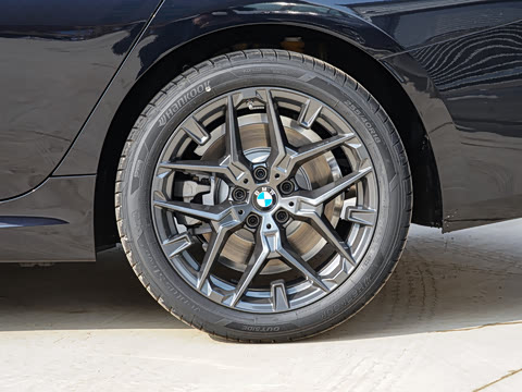 2026�� 330i M�˶���ҹ��װ