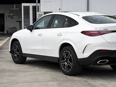 2026�� �Ŀ� GLC 260 4MATIC ����SUV