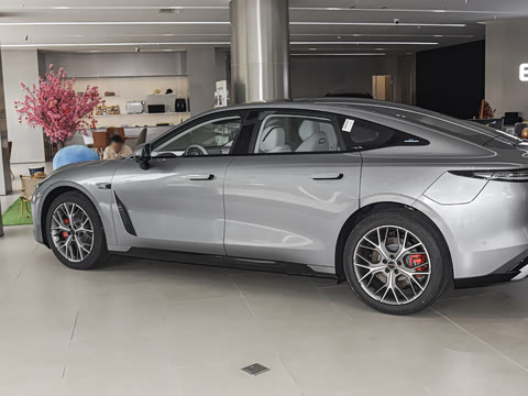 2027�� ���� 302 Max�����״��