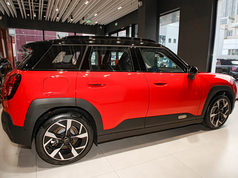 2025�� E ������