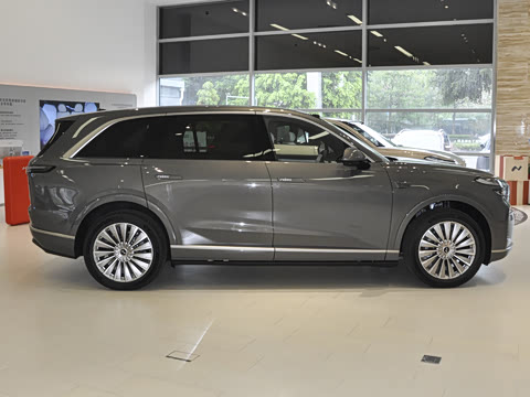 2025�� Ultra ������