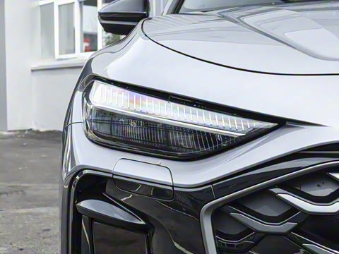 2026�� TFSI quattro 150kW �׷�������