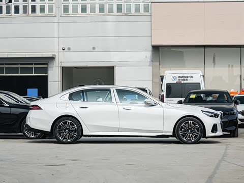 2026�� �Ŀ� 525Li M�˶���װ