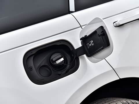 2025�� 3.0 L6 400PS SV���ٴ����ӳ��� 4��