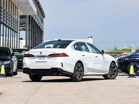 2026�� 530Li ������ M�˶���װ