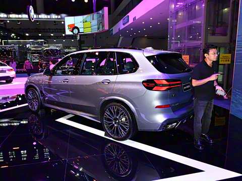 2025�� xDrive 40Li ������M�˶���ҹ��װ