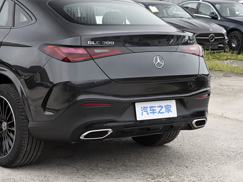 2026�� �Ŀ� GLC 300 4MATIC ����SUV