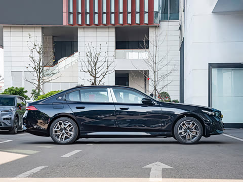 2026�� �Ŀ� eDrive 40L M�˶���װ