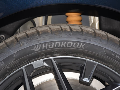 2026�� 330Li ������ M�˶���ҹ��װ