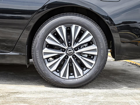 2025�� 2.0L SV �ڽ��