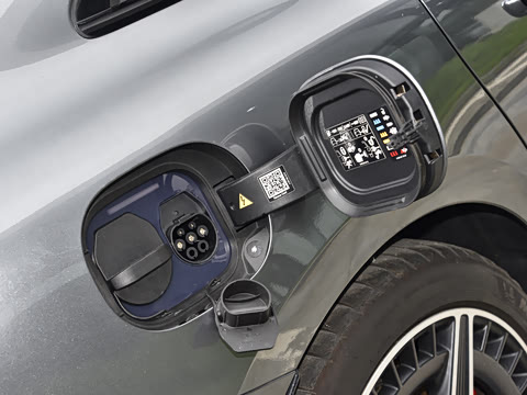 2023�� AMG EQE 53 4MATIC+