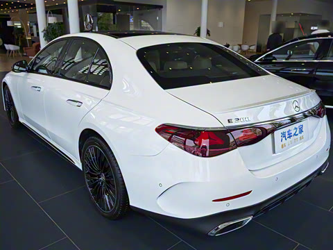 2025�� �Ŀ� E 300 �������˶���