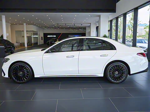 2025�� �Ŀ� E 300 �������˶���