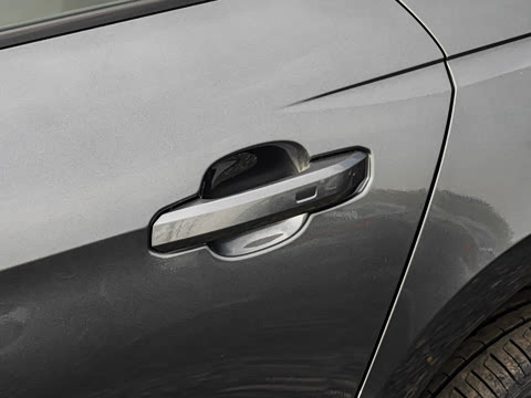 2026�� 200���������� 40 TFSI ����������