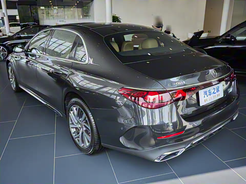 2025�� �Ŀ� E 300 L ʱ���˶���