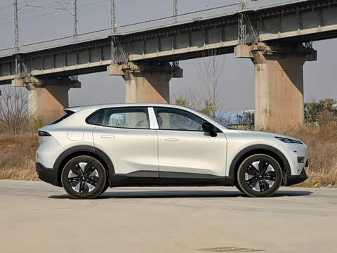 2026�� 215Max���̰�