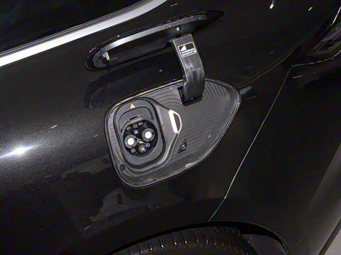 2025�� �ھ������ 75kWh Touring