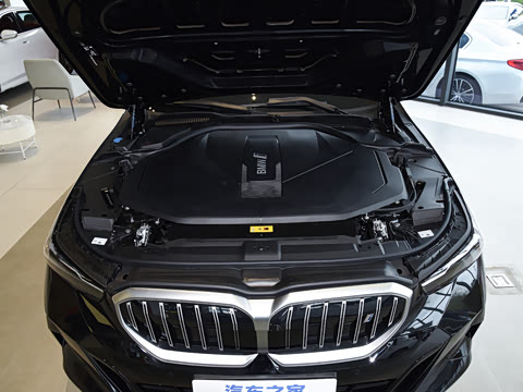 2026�� �Ŀ� eDrive 40L M�˶���װ